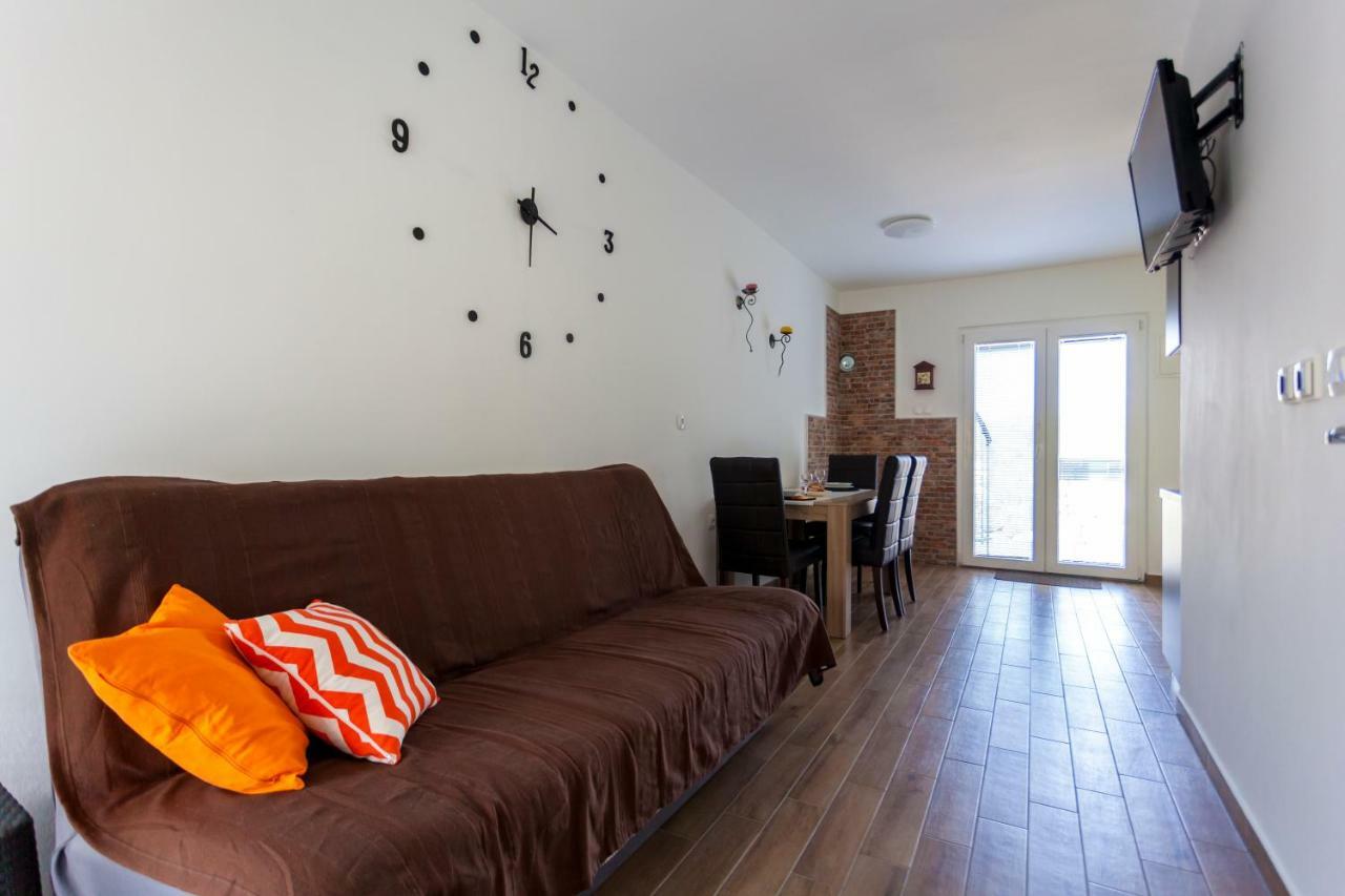 Apartment Hasanec By El-Pi Tours Njivice Exterior photo
